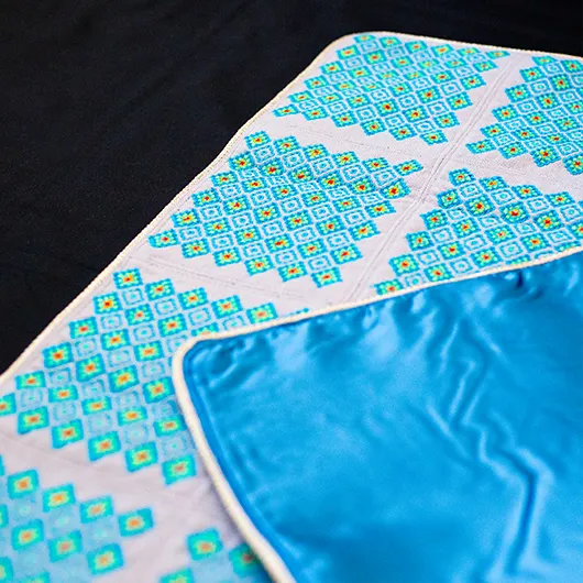 رومیزی تکه دوزی - فیروزه ای